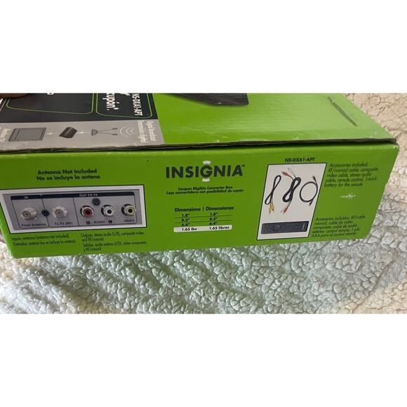 Insignia NS-DXA1-APT Digital To Analog Converter Box W/Remote & Cables... - Picture 2 of 4